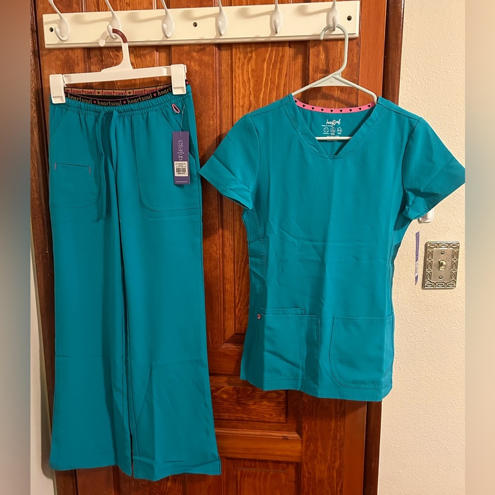 Heartsoul Contemporary Petite Scrub top and bottom